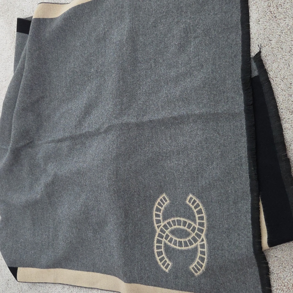 Chanel Authentic Cashmere Colorblock Large Scarf - Picture 4 of 12